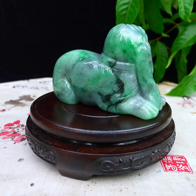 【翡翠水润飘绿俏色巧雕特色旺财小摆件 生肖狗 尺寸120*75*50mm】图5