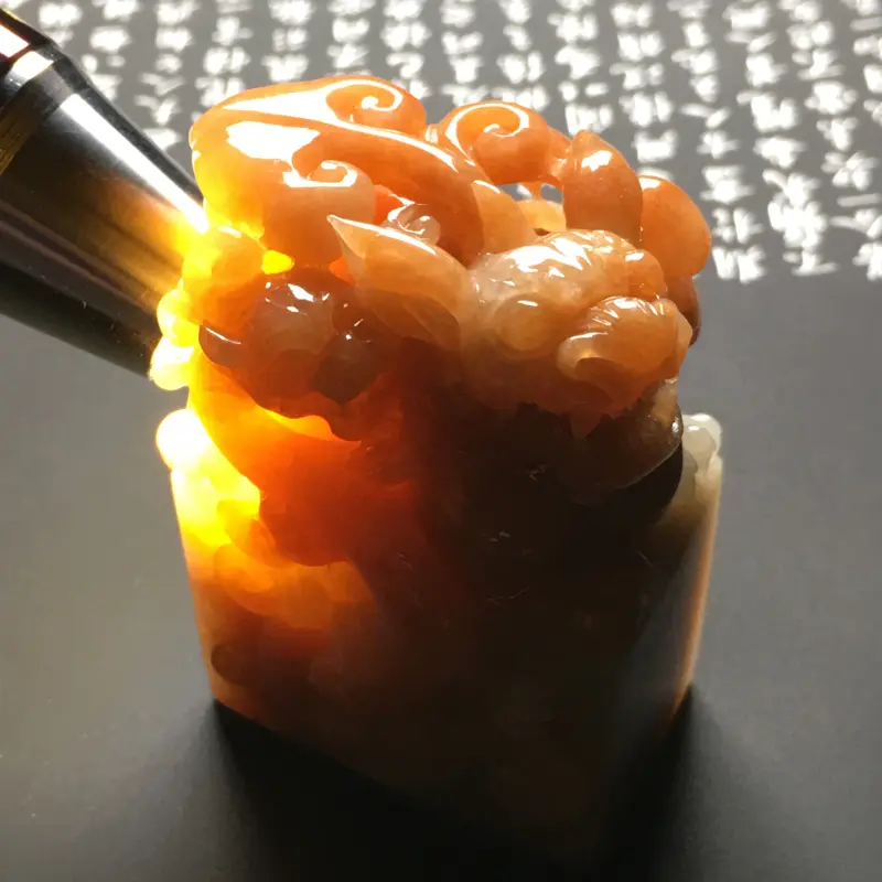 【红翡生意兴隆印章 尺寸60.8-43.7-34.2毫米 质地细腻 雕工精湛 色彩艳丽】图8