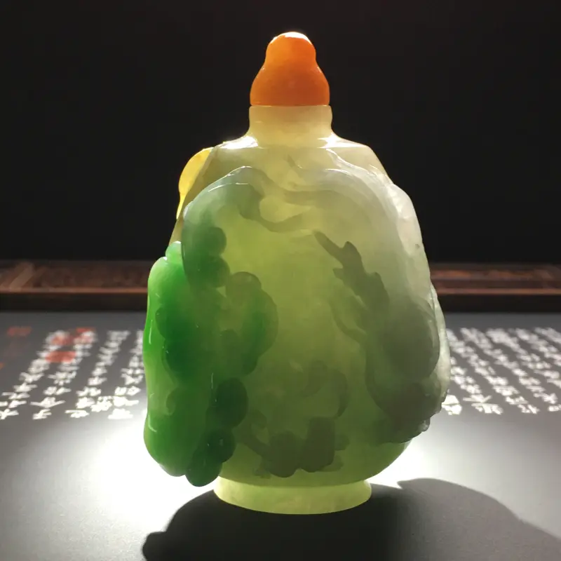【糯种带色龙行天下鼻烟壶 尺寸77-45.5-34.5毫米 水润细腻 翠色艳丽 雕工精湛 收藏佳品】图8