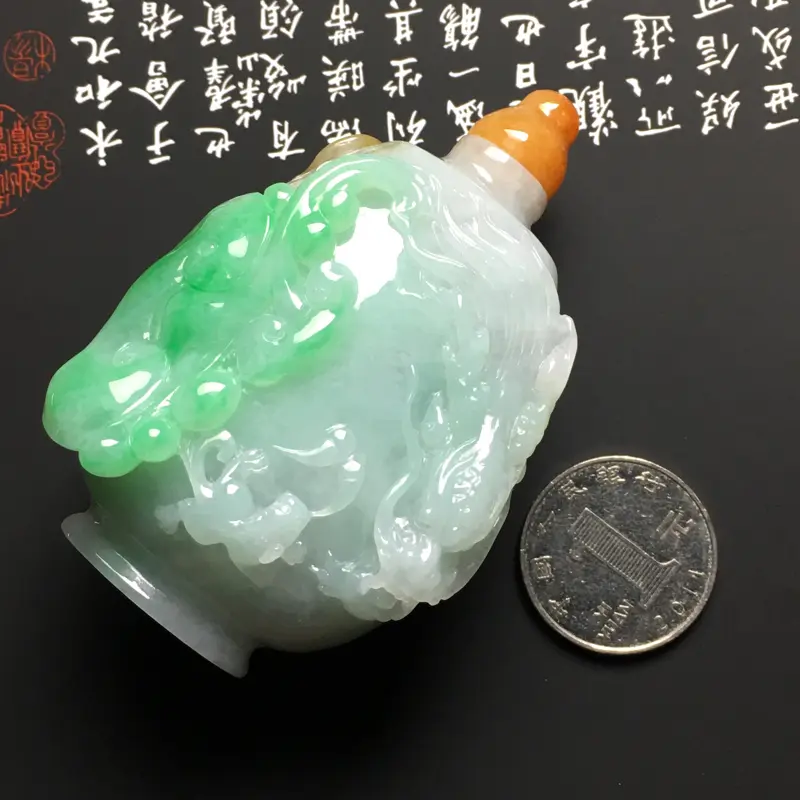 【糯种带色龙行天下鼻烟壶 尺寸77-45.5-34.5毫米 水润细腻 翠色艳丽 雕工精湛 收藏佳品】图5