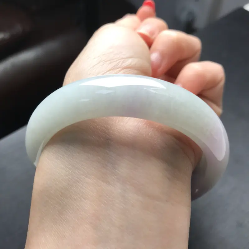 【天然翡翠A货 完美无纹无裂 糯种紫罗兰正圈手镯 质地细腻水润 色泽浓郁靓丽 梦幻紫给人一种很神秘仙气的一款镯子】图7