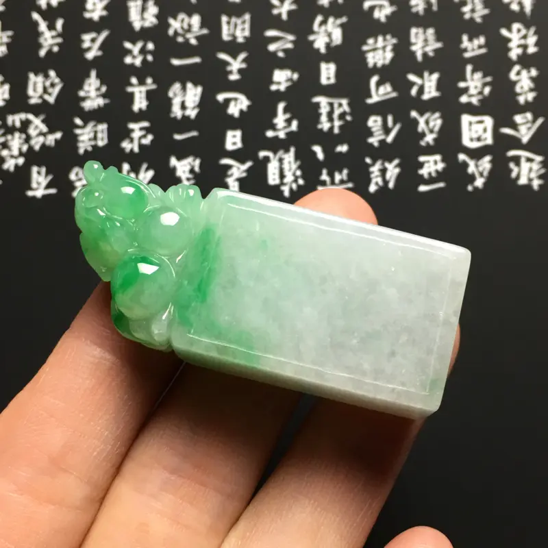 【糯种带色貔貅印章 尺寸45.5-18.5-13毫米 玉质水润 翠色艳丽】图4