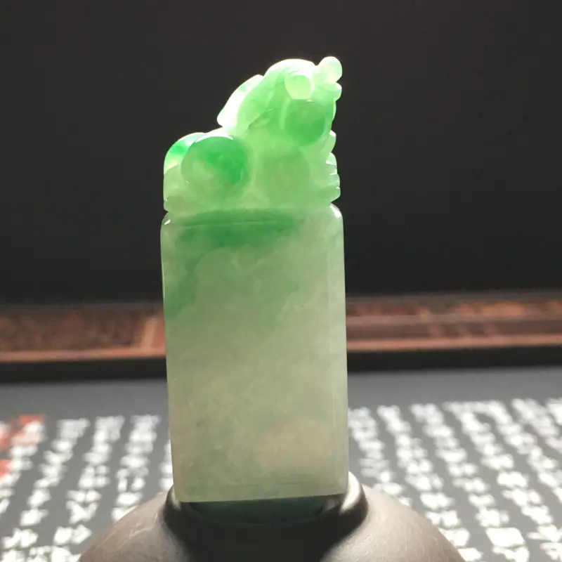 【糯种带色貔貅印章 尺寸45.5-18.5-13毫米 玉质水润 翠色艳丽】图8