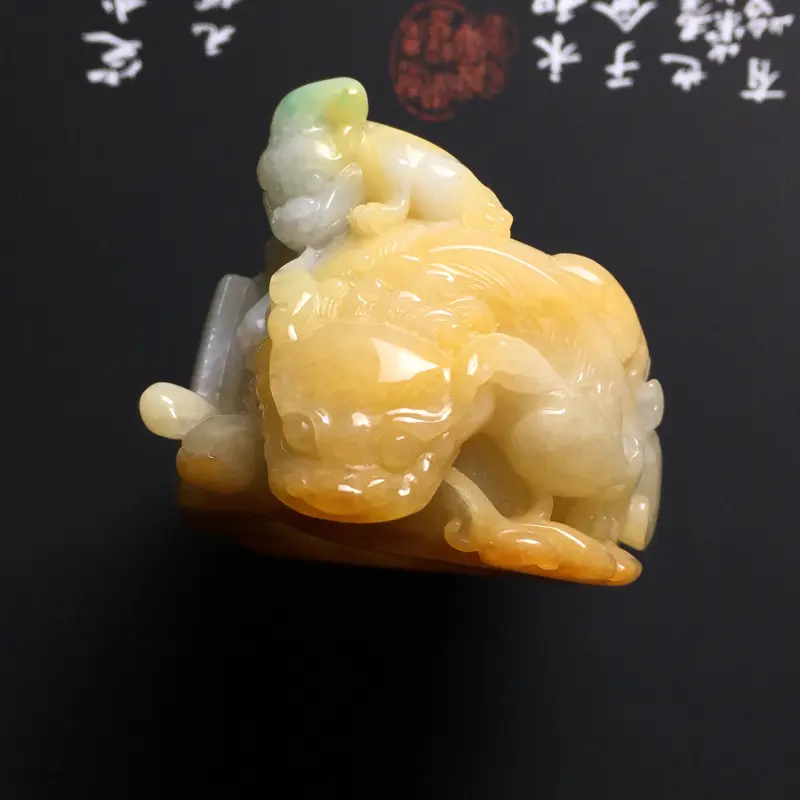 【糯种三彩貔貅扳指 尺寸45.5-28-16毫米 内直径21.5毫米 玉质细腻 色彩艳丽 雕工精湛】图1