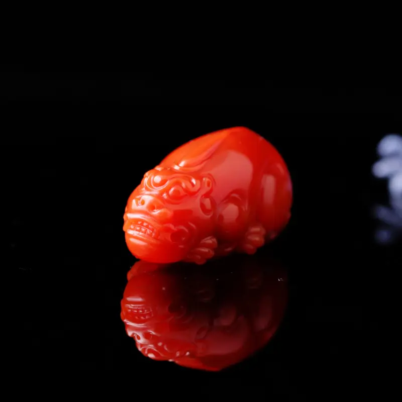 【南红柿子红【貔貅】挂件。玉质细糯,色泽红润浓郁,立体圆雕,线条张力十足,貔貅身躯圆润,双目圆睁,阔嘴宽鼻,神态威猛有生气,貔貅寓意驱除邪祟,兴旺财源,可做辟邪旺财之随身携物。】图2
