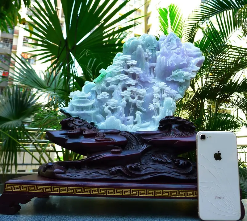 【大件山水摆件 缅甸天然翡翠A货 精美 老坑 春带彩 高山流水 山水摆件 雕刻精美线条流畅 种水好 层次分明 丰富多彩 搭配精美高档檀木底座 尺寸400.390.160裸石尺寸340.250.50裸石重量10.63斤 送礼佳品大件 水头足 工艺精湛】图6