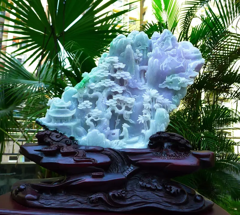 【大件山水摆件 缅甸天然翡翠A货 精美 老坑 春带彩 高山流水 山水摆件 雕刻精美线条流畅 种水好 层次分明 丰富多彩 搭配精美高档檀木底座 尺寸400.390.160裸石尺寸340.250.50裸石重量10.63斤 送礼佳品大件 水头足 工艺精湛】图2