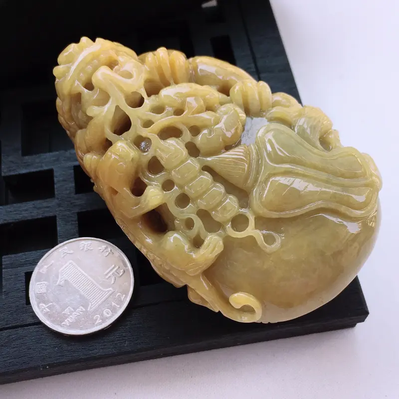 【翡翠a货,糯种水润褐黄色精雕翡翠貔貅手把件,玉质细腻,颜色鲜艳艳丽,雕工栩栩如生,尺寸85.0/53.2/34.8,】图7