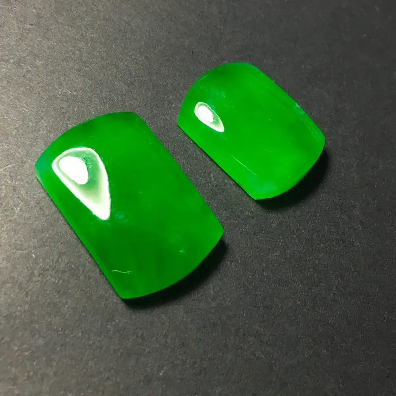 【高冰种满色阳绿马鞍,种老起胶,色泽阳绿均匀,质量精品】图2