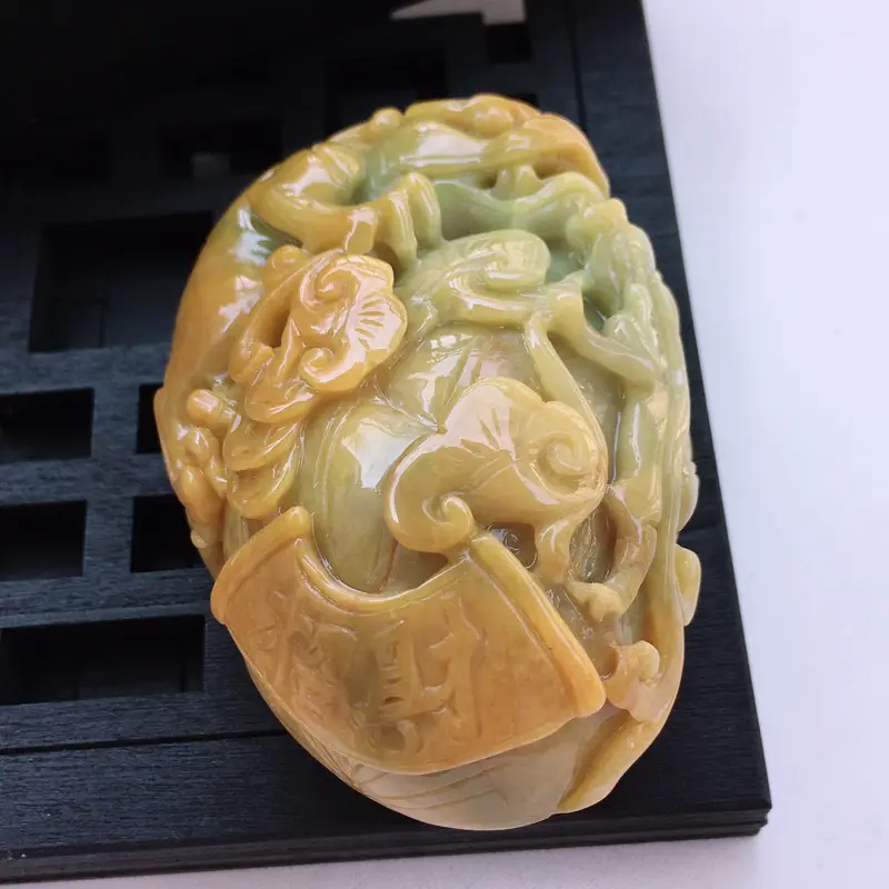 【翡翠a货,糯种水润褐黄色精雕翡翠貔貅手把件,玉质细腻,颜色鲜艳艳丽,雕工栩栩如生,尺寸78.2/53.6/36.6】图2