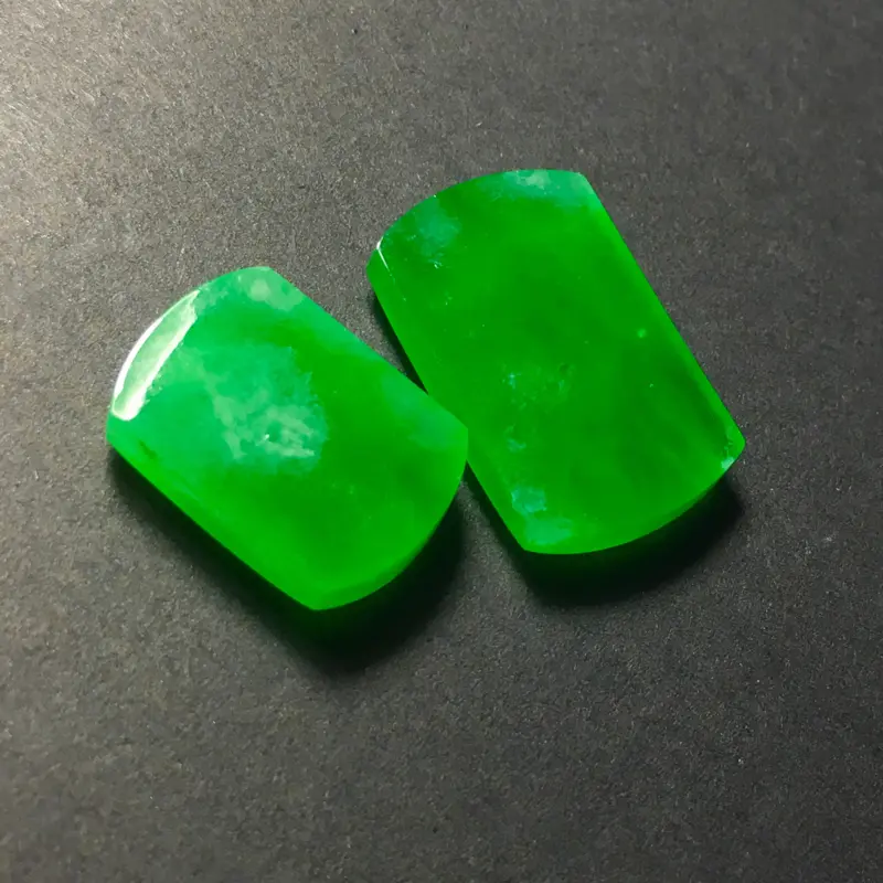 【高冰种满色阳绿马鞍,种老起胶,色泽阳绿均匀,质量精品】图3