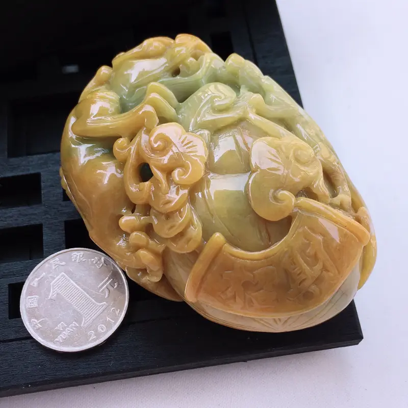 【翡翠a货,糯种水润褐黄色精雕翡翠貔貅手把件,玉质细腻,颜色鲜艳艳丽,雕工栩栩如生,尺寸78.2/53.6/36.6】图8
