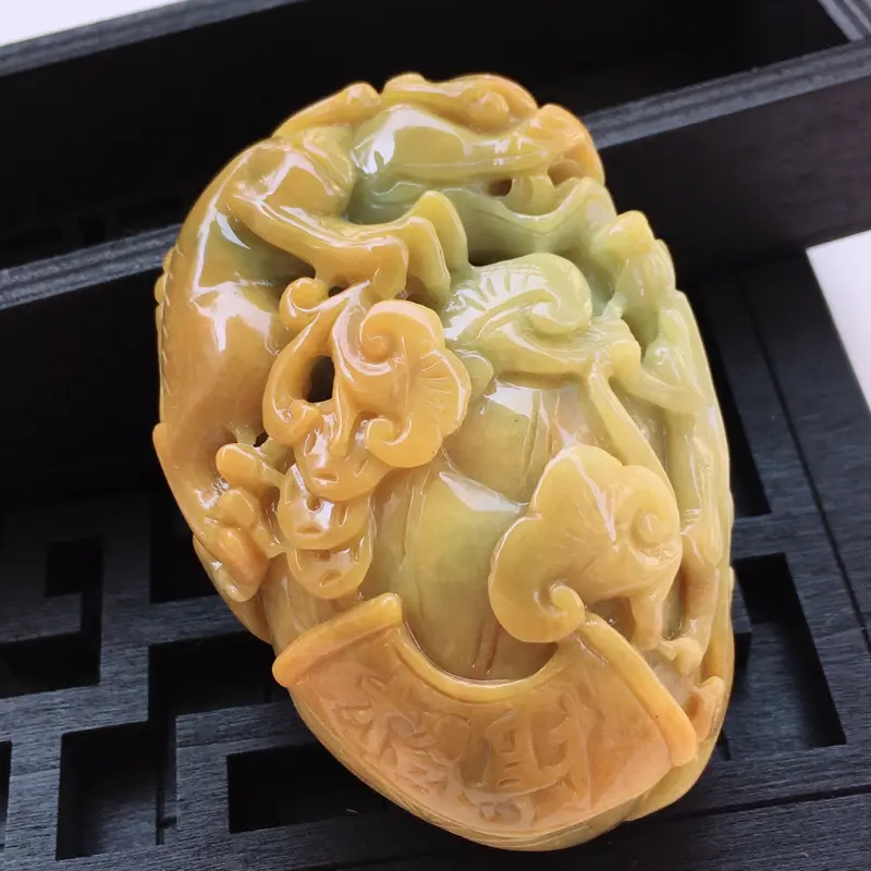 【翡翠a货,糯种水润褐黄色精雕翡翠貔貅手把件,玉质细腻,颜色鲜艳艳丽,雕工栩栩如生,尺寸78.2/53.6/36.6】图6