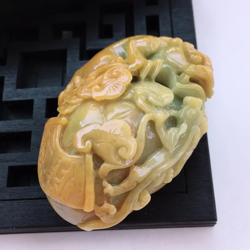 【翡翠a货,糯种水润褐黄色精雕翡翠貔貅手把件,玉质细腻,颜色鲜艳艳丽,雕工栩栩如生,尺寸78.2/53.6/36.6】图3