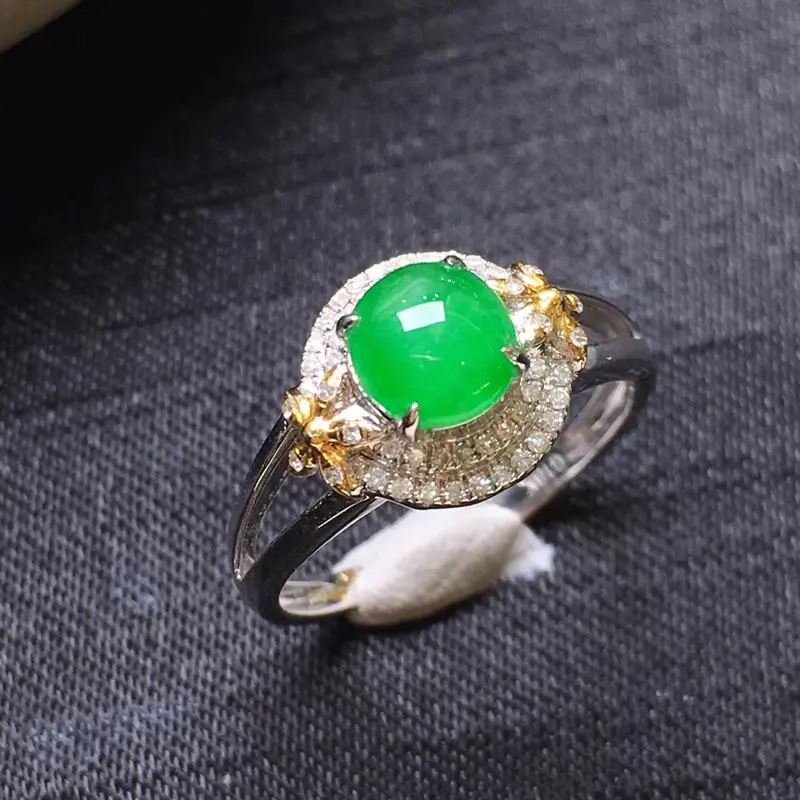 【满绿蛋面戒指💍,18K金伴钻,颜色清爽,佩戴精美,性价比高】图4