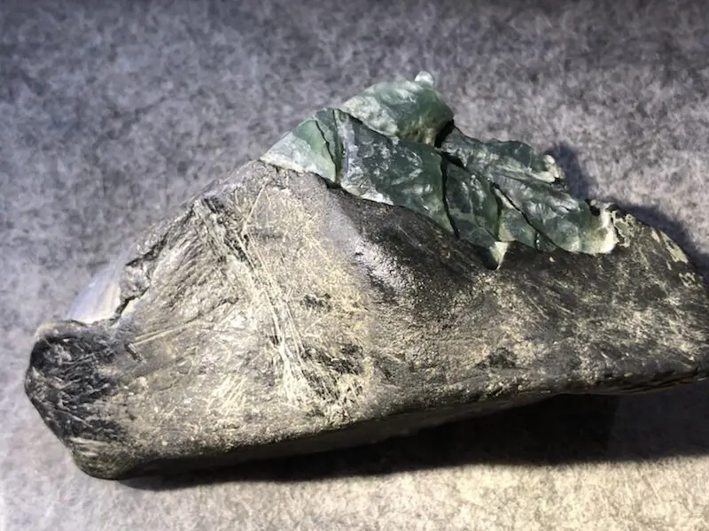 【👉 【名称】0.25kg莫湾基开窗料
【重量】0.25kg
【尺寸】90-45-40mm
【产地】缅甸新货翡翠原石
【描述】新货来袭!《免费切,免费盖手镯》莫湾基开窗冰种,大面积开窗肉质细腻起胶,灯下水长冰透质感,有底色,喜欢的老板速来抢购H796】图9
