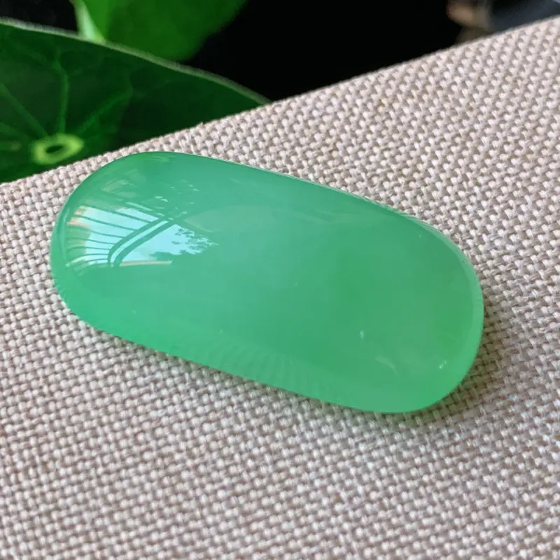 【天然翡翠A货-满绿马鞍镶嵌件_种好,玉质细腻,水头饱满,形体漂亮,水润精致,镶嵌效果佳,尺寸30.1*14.3*8.2mm】图9