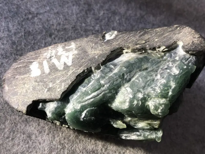 【👉 【名称】0.25kg莫湾基开窗料
【重量】0.25kg
【尺寸】90-45-40mm
【产地】缅甸新货翡翠原石
【描述】新货来袭!《免费切,免费盖手镯》莫湾基开窗冰种,大面积开窗肉质细腻起胶,灯下水长冰透质感,有底色,喜欢的老板速来抢购H796】图7