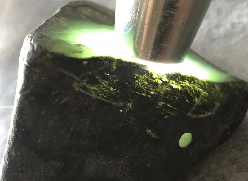 【👉 【名称】0.35kg莫湾基改口小精品
【重量】0.35kg
【尺寸】80-50-50mm
【产地】缅甸新货翡翠原石
【描述】新货来袭!《免费切,免费盖手镯》莫湾基改口小精品,大面积擦口肉质细腻有胶感,灯下水长有冰味,喜欢的老板速来抢购H795】图7
