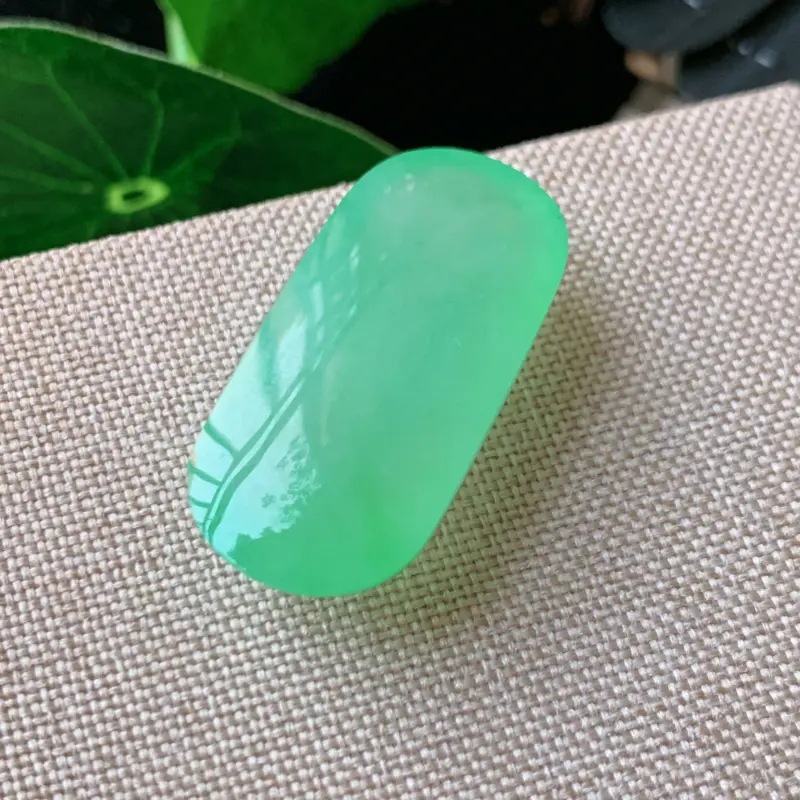 【天然翡翠A货-满绿马鞍镶嵌件_种好,玉质细腻,水头饱满,形体漂亮,水润精致,镶嵌效果佳,尺寸30.1*14.3*8.2mm】图8