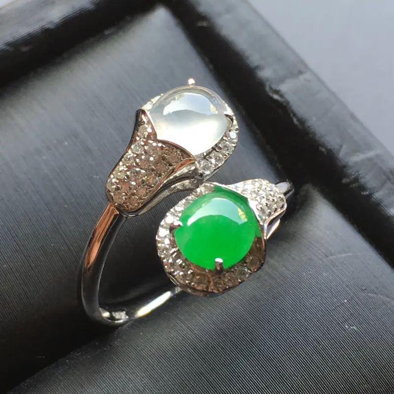 【阳绿蛋面翡翠💍,种老色阳,水润饱满,性价比超高,佩戴高贵大方,祼石尺寸:7*5.6*3整体尺寸:16.3*12*6】图4