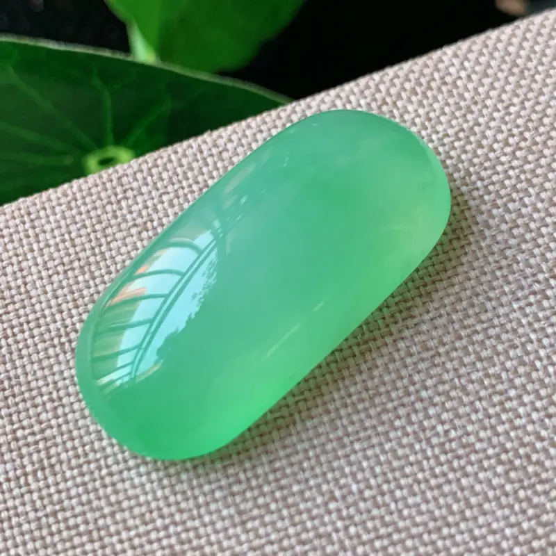 【天然翡翠A货-满绿马鞍镶嵌件_种好,玉质细腻,水头饱满,形体漂亮,水润精致,镶嵌效果佳,尺寸30.1*14.3*8.2mm】图7