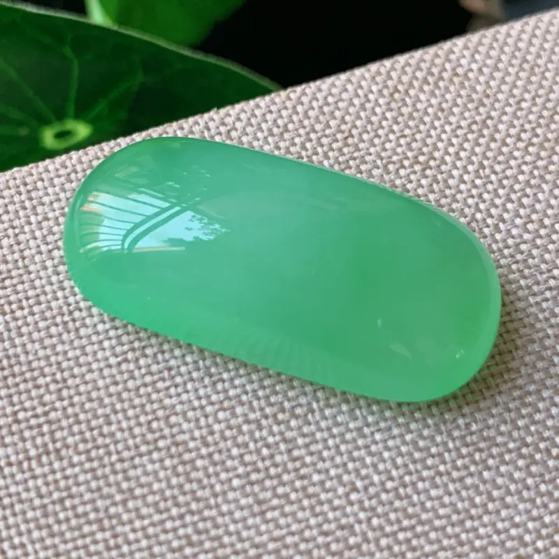 【天然翡翠A货-满绿马鞍镶嵌件_种好,玉质细腻,水头饱满,形体漂亮,水润精致,镶嵌效果佳,尺寸30.1*14.3*8.2mm】图6
