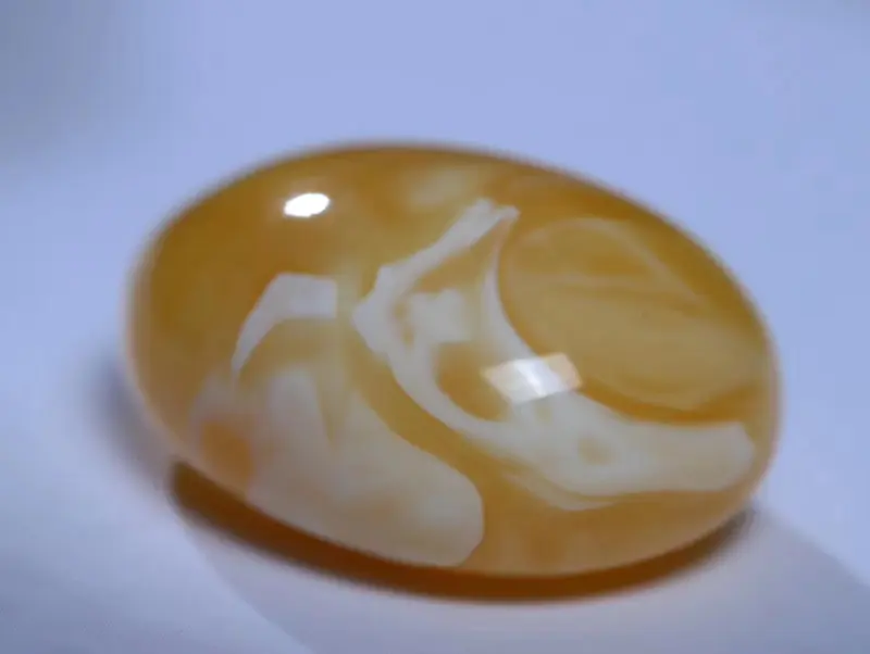 【纯天然原矿高品质鸡油黄瓷白妖孽意境白花水滴
非常漂亮,蜡质浓郁,密度饱满,全品无杂无裂,花纹妖孽漂亮,唯美至极,色泽油润富有光泽,内部飘有白花纹路,非常有意境,金黄色显示出蜜蜡华贵大气,色调浓烈却纯粹,温润如故般的舒服。戴起来古典静雅!这么大的尺寸全品无瑕疵,错过无。
尺寸30.5*24*14.5mm裸重24.4克##】图5