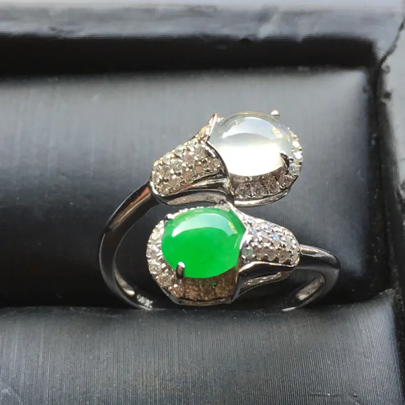 【阳绿蛋面翡翠💍,种老色阳,水润饱满,性价比超高,佩戴高贵大方,祼石尺寸:7*5.6*3整体尺寸:16.3*12*6】图3