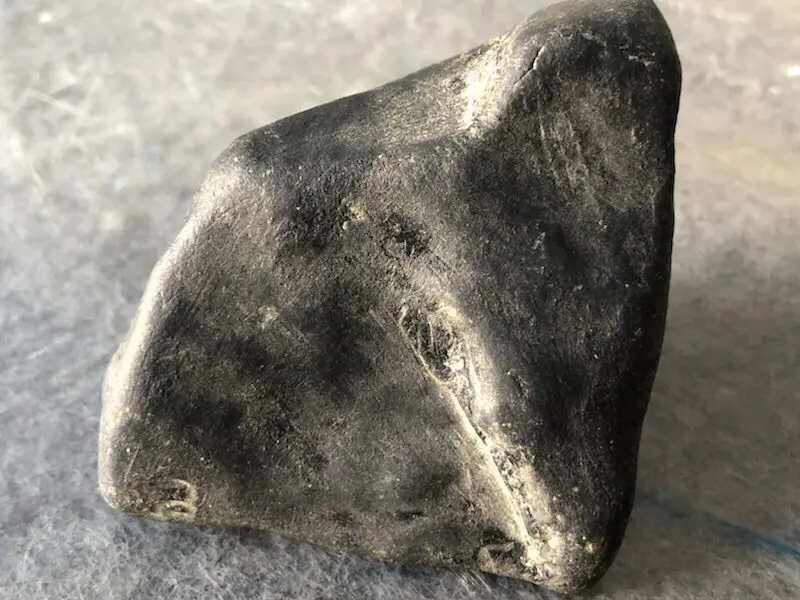 【👉 【名称】0.35kg莫湾基改口小精品
【重量】0.35kg
【尺寸】80-50-50mm
【产地】缅甸新货翡翠原石
【描述】新货来袭!《免费切,免费盖手镯》莫湾基改口小精品,大面积擦口肉质细腻有胶感,灯下水长有冰味,喜欢的老板速来抢购H795】图4