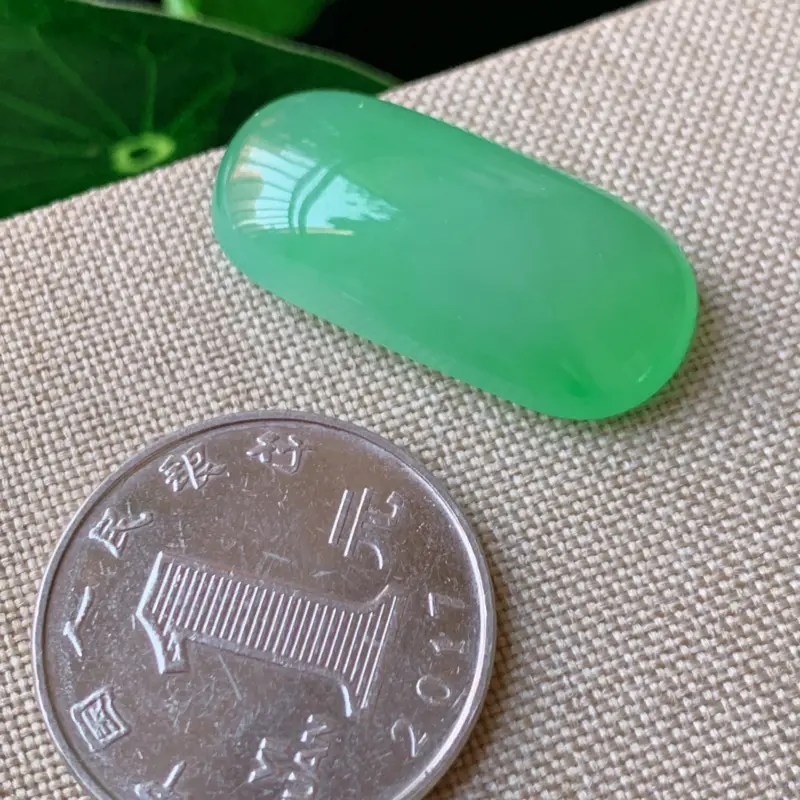 【天然翡翠A货-满绿马鞍镶嵌件_种好,玉质细腻,水头饱满,形体漂亮,水润精致,镶嵌效果佳,尺寸30.1*14.3*8.2mm】图2