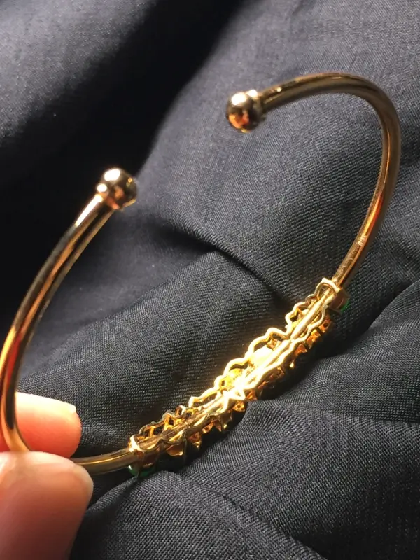 【翡翠A货,阳绿蛋面手环,18k真金真钻镶嵌,完美,种水超好,玉质细腻。】图7