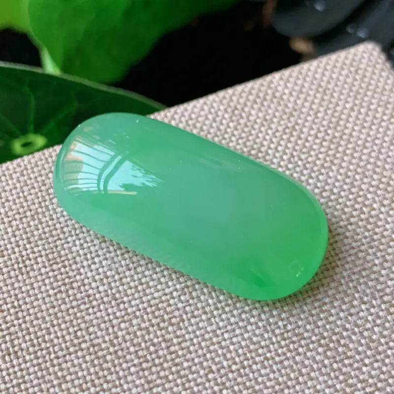 【天然翡翠A货-满绿马鞍镶嵌件_种好,玉质细腻,水头饱满,形体漂亮,水润精致,镶嵌效果佳,尺寸30.1*14.3*8.2mm】图1