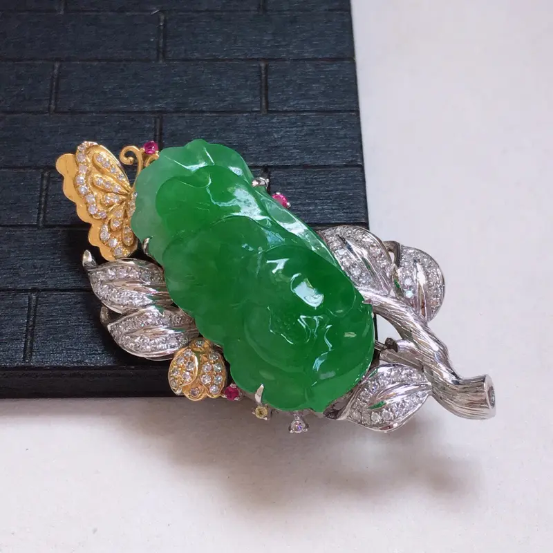 【满绿花开富贵胸針/挂件(18k金伴钻)连扣长:47.2*23.7*13.1mm 戒面:27.6*13.6mm 重量:11.28g】图1