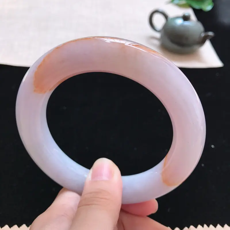 【圆条:59.3。天然翡翠A货。糯化种红翡圆条手镯。色泽鲜艳。品相极佳。尺寸:59.3*13.8mm】图6