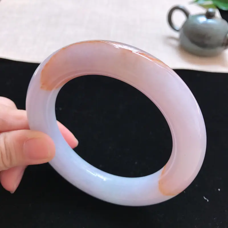 【圆条:59.3。天然翡翠A货。糯化种红翡圆条手镯。色泽鲜艳。品相极佳。尺寸:59.3*13.8mm】图1