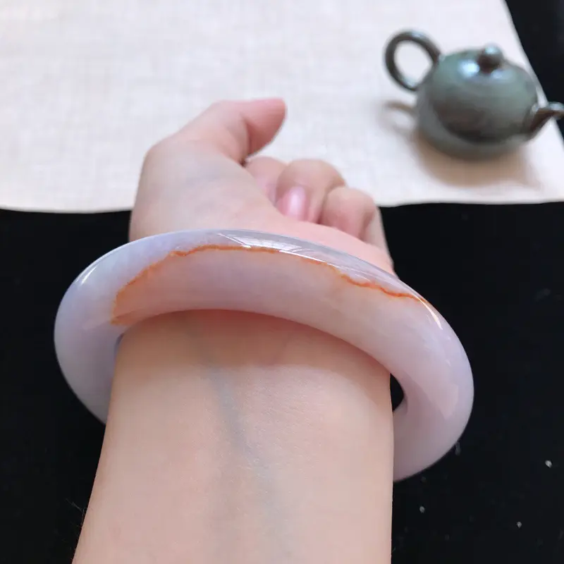 【圆条:59.3。天然翡翠A货。糯化种红翡圆条手镯。色泽鲜艳。品相极佳。尺寸:59.3*13.8mm】图8