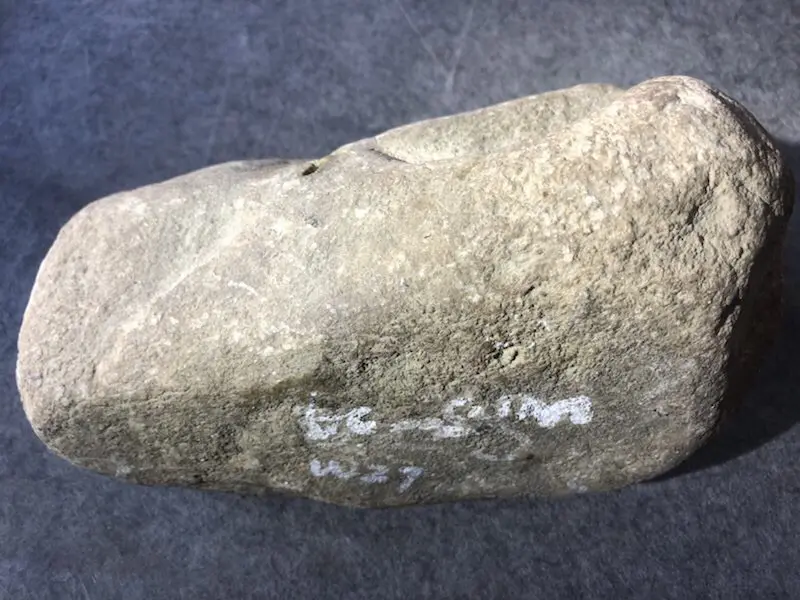 【👉 【名称】3.2kg木那开窗料
【重量】3.2kg
【尺寸】170-90-90mm
【产地】缅甸新货翡翠原石
【描述】新货来袭!《免费切,免费盖手镯》木那开窗料,开窗肉质细腻可见花色,灯下色美水足,喜欢的老板速来抢购H799】图7