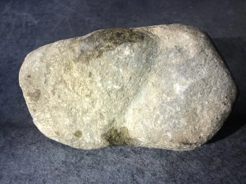 【👉 【名称】3.2kg木那开窗料
【重量】3.2kg
【尺寸】170-90-90mm
【产地】缅甸新货翡翠原石
【描述】新货来袭!《免费切,免费盖手镯》木那开窗料,开窗肉质细腻可见花色,灯下色美水足,喜欢的老板速来抢购H799】图5
