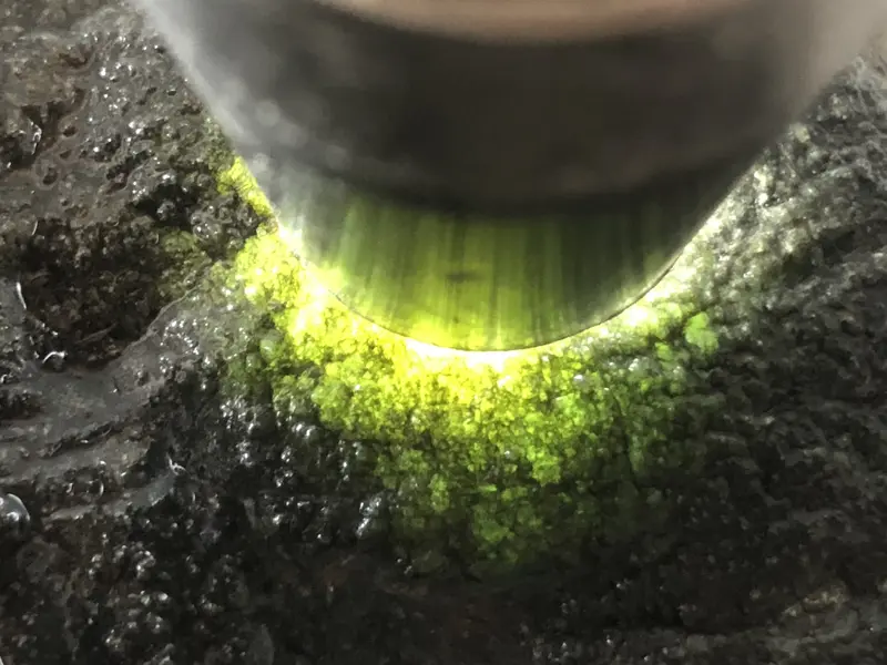 【👉 【名称】3.45kg莫湾基全赌料
【重量】3.45kg
【尺寸】150-110-80mm
【产地】缅甸新货翡翠原石
【描述】新货来袭!《免费切,免费盖手镯》莫湾基全赌料,皮壳完整紧致,灯下水足起荧光,喜欢的老板速来抢购。H837】图9