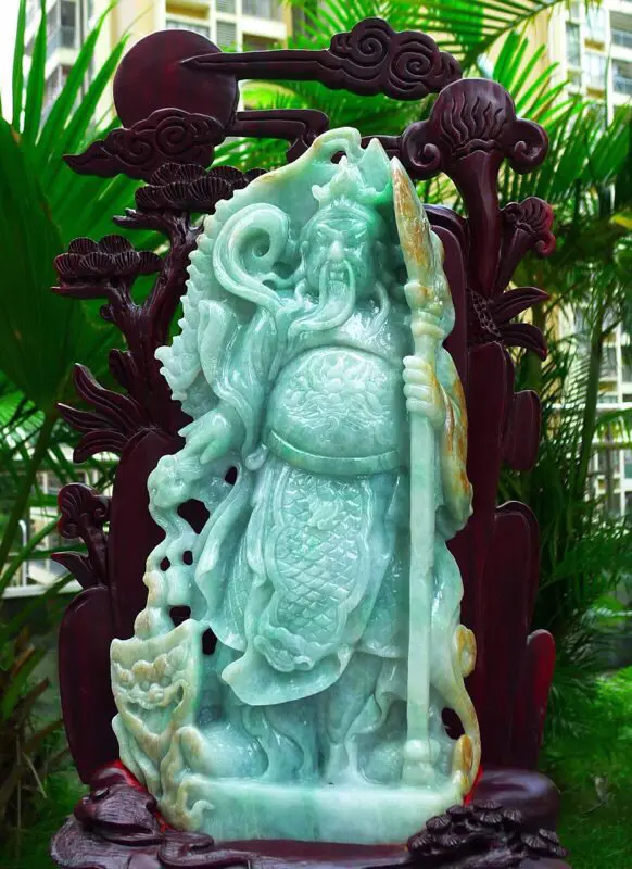 【大件关公摆件 缅甸天然翡翠A货 精美 黄加绿 霸气 义薄云天 关云长 旗开得胜 龙腾盛世 关公摆件 雕刻精美线条流畅种水好 霸气 送礼佳品 搭配精美高档檀木底座 尺寸 470.290.150裸石尺寸330.170.60裸石重量7.26斤 赞 送礼佳品 工艺精湛 霸气种水好】图4