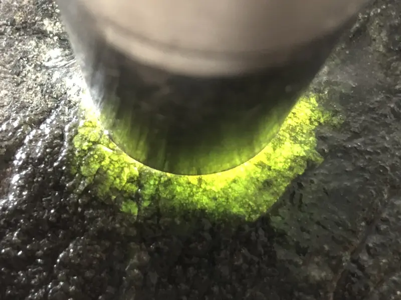 【👉 【名称】3.45kg莫湾基全赌料
【重量】3.45kg
【尺寸】150-110-80mm
【产地】缅甸新货翡翠原石
【描述】新货来袭!《免费切,免费盖手镯》莫湾基全赌料,皮壳完整紧致,灯下水足起荧光,喜欢的老板速来抢购。H837】图1