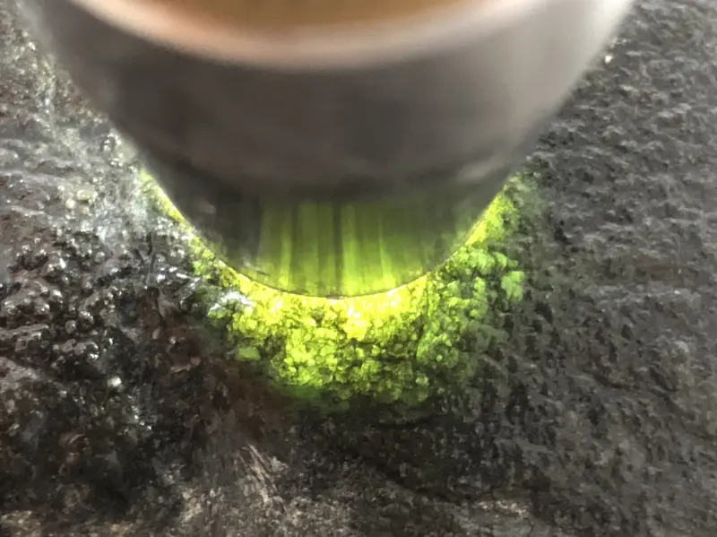 【👉 【名称】3.45kg莫湾基全赌料
【重量】3.45kg
【尺寸】150-110-80mm
【产地】缅甸新货翡翠原石
【描述】新货来袭!《免费切,免费盖手镯》莫湾基全赌料,皮壳完整紧致,灯下水足起荧光,喜欢的老板速来抢购。H837】图11