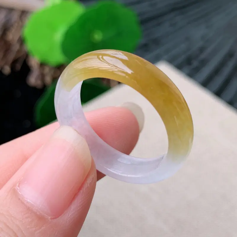 【天然翡翠A货-种好黄翡戒指_种好,玉质细腻,水头饱满,形体漂亮,水润精致,上手效果佳,尺寸20*5.8*3.3mm】图1