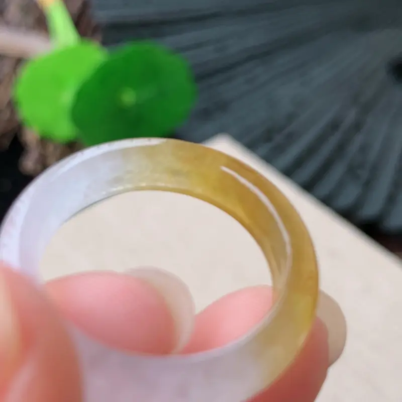 【天然翡翠A货-种好黄翡戒指_种好,玉质细腻,水头饱满,形体漂亮,水润精致,上手效果佳,尺寸20*5.8*3.3mm】图8