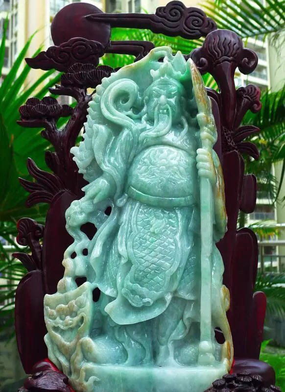 【大件关公摆件 缅甸天然翡翠A货 精美 黄加绿 霸气 义薄云天 关云长 旗开得胜 龙腾盛世 关公摆件 雕刻精美线条流畅种水好 霸气 送礼佳品 搭配精美高档檀木底座 尺寸 470.290.150裸石尺寸330.170.60裸石重量7.26斤 赞 送礼佳品 工艺精湛 霸气种水好】图3