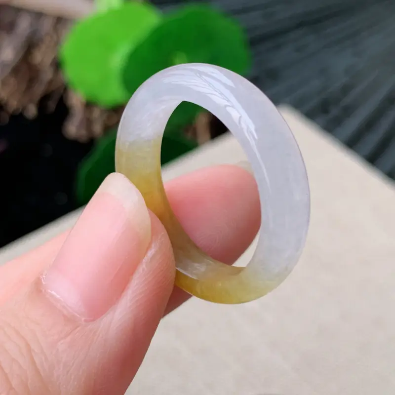 【天然翡翠A货-种好黄翡戒指_种好,玉质细腻,水头饱满,形体漂亮,水润精致,上手效果佳,尺寸20*5.8*3.3mm】图4