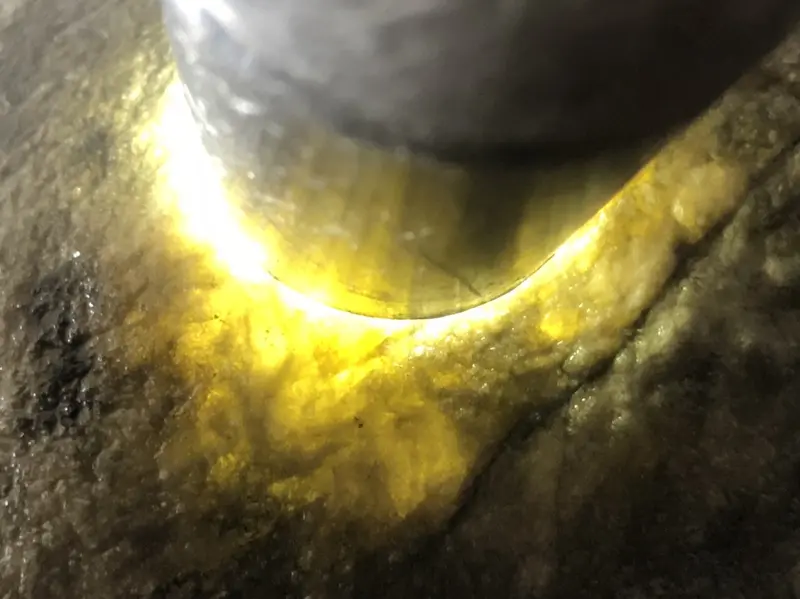 【👉 【名称】1.65kg南齐全赌料
【重量】1.65kg
【尺寸】150-80-50mm
【产地】缅甸新货翡翠原石
【描述】新货来袭!《免费切,免费盖手镯》南齐全赌料,皮壳完整紧致,灯下水足起荧光,喜欢的老板速来抢购。H836】图2