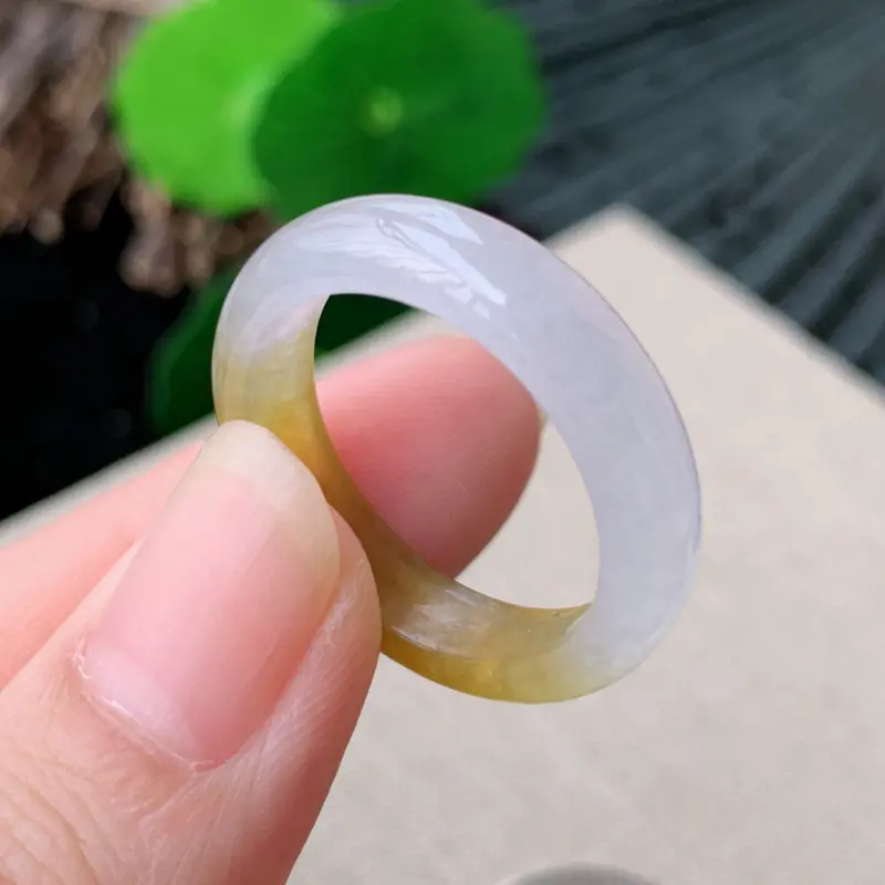【天然翡翠A货-种好黄翡戒指_种好,玉质细腻,水头饱满,形体漂亮,水润精致,上手效果佳,尺寸20*5.8*3.3mm】图3