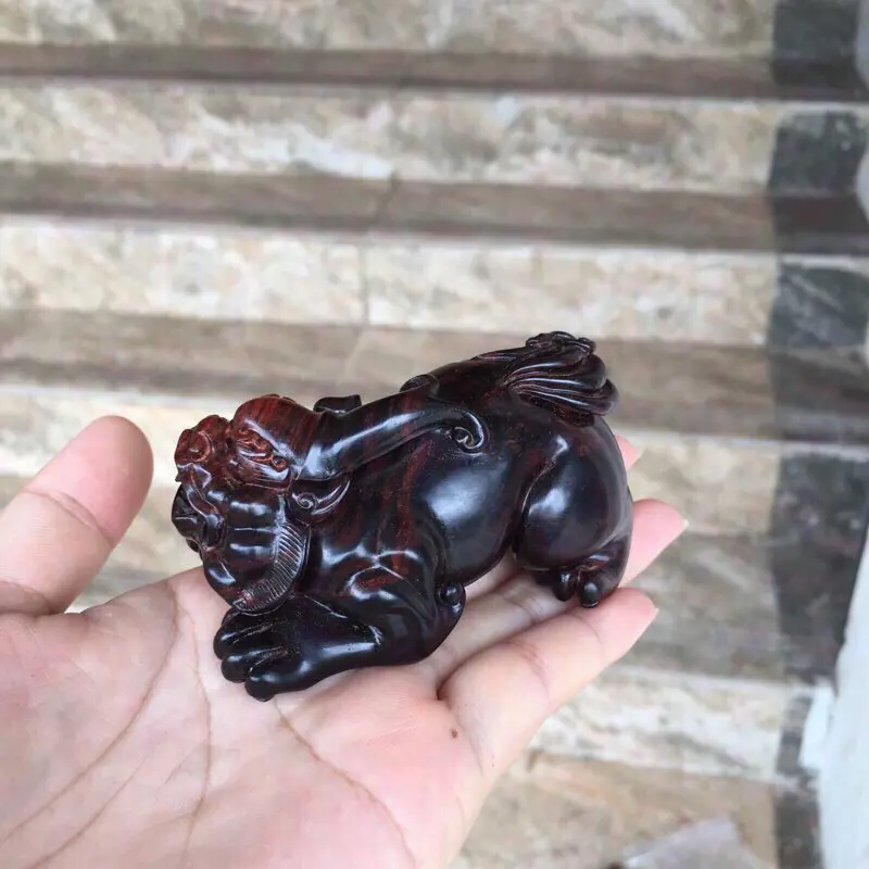 【海南黄花梨紫油梨 貔貅摆件 做工精细 水波纹大黑线 材质一流 整体圆润饱满 纯手工制作而成 长77mm 宽48mm 高40mm 重82.2克###】图7